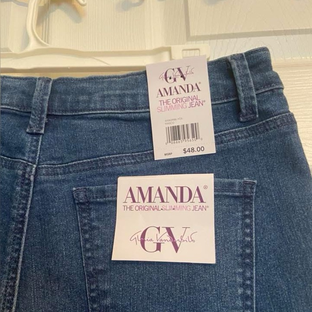 Brand new Gloria Vanderbilt “Amanda” jeans, size 10